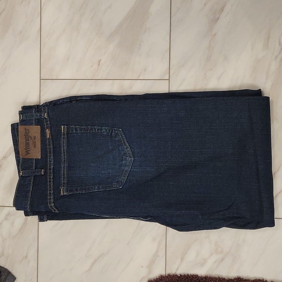 Men's Wrangler Free-To-Stretch Jeans - Picture 2 of 3